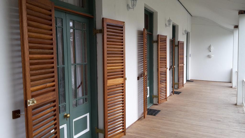 Moonlight Manor Hotel Victoria West Ngoại thất bức ảnh